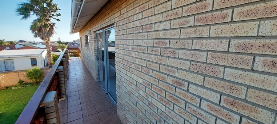 5 Bedroom Property for Sale in Wavecrest Eastern Cape